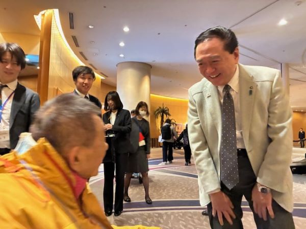 知事写真
