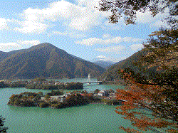 丹沢湖と富士山と橋と紅葉1